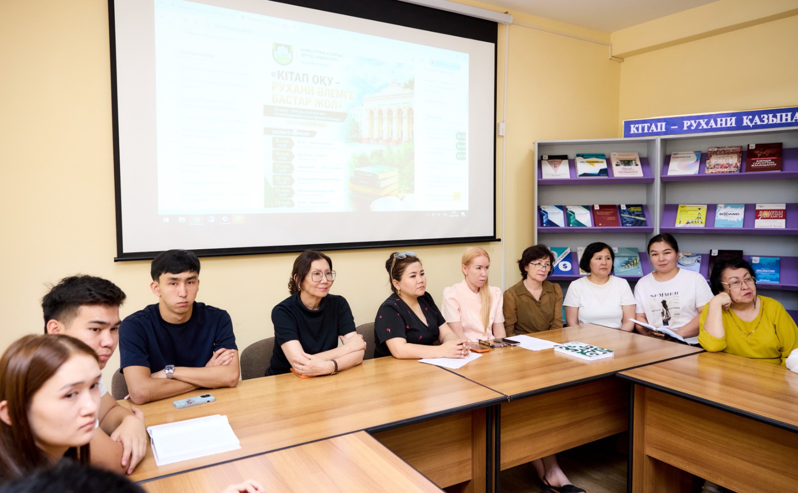 ӘБІШ КЕКІЛБАЕВТЫҢ «ЕЛЕҢ-АЛАҢ» РОМАНЫ KazNARU ҒЫЛЫМИ КІТАПХАНАСЫ ҚОРЫНА ТАБЫСТАЛДЫ